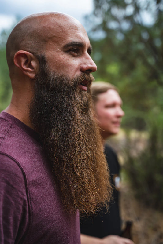 Curare la Barba con Profumi Legnosi e Tabaccosi