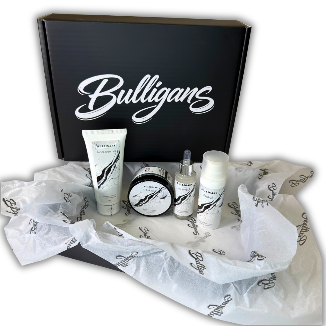 Box skincare completa Detergente purificante viso: deterge delicatamente e rimuove le impurità quotidiane.
Black Mask: maschera purificante per una pulizia profonda ed efficace.
Siero viso Venombull: siero rimpolpante con effetto lifting naturale per una pelle più levigata e tonica.
Crema viso Fillerbull: crema con acido ialuronico pensata per ridurre la visibilità delle rughe e dare un aspetto più giovane e compatto.